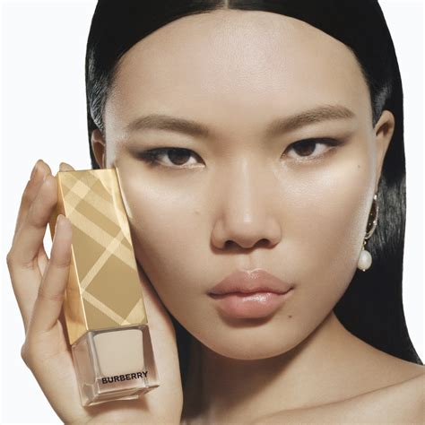 burberry ultimate glow foundation|burberry beyond wear foundation.